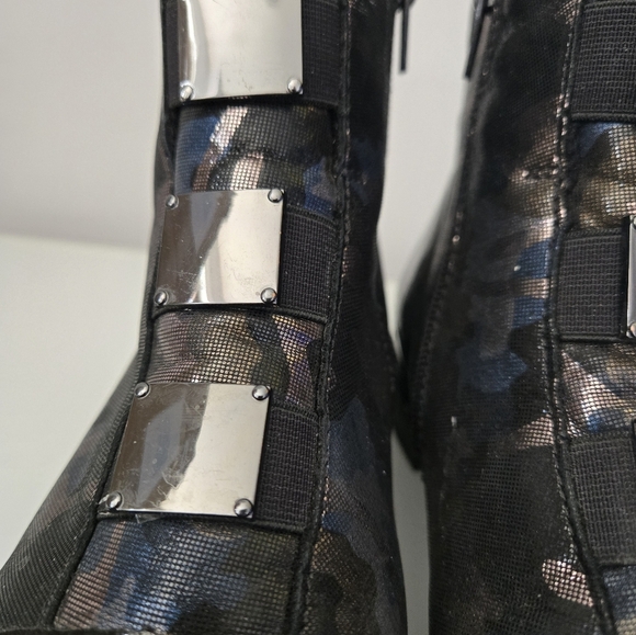 REMONTE Patent Leather Ankle Booties - Blue /Silver Camo,Mirrored Plates. 6.5-7 - Picture 9 of 14